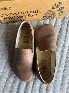 EJH Women's Brown Leather Slip-On Flats